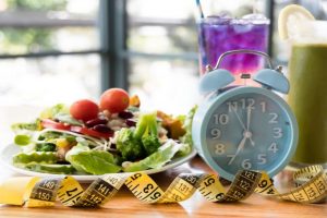 Ingin Turunkan Berat Badan? Ini Jam Makan Untuk Diet Pemula 