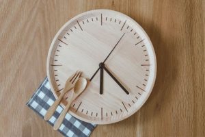 Jam Makan Malam Untuk Diet, Terbukti Efektif Turunkan Berat Badan