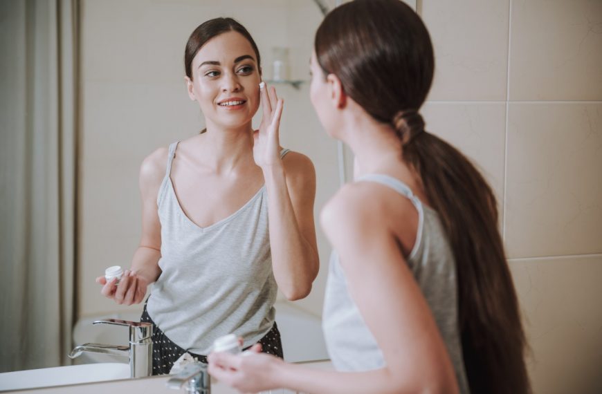 Mau Mengganti Skincare? Lakukan 6 Langkah Ini Menetralkan Kulit Wajah Kamu