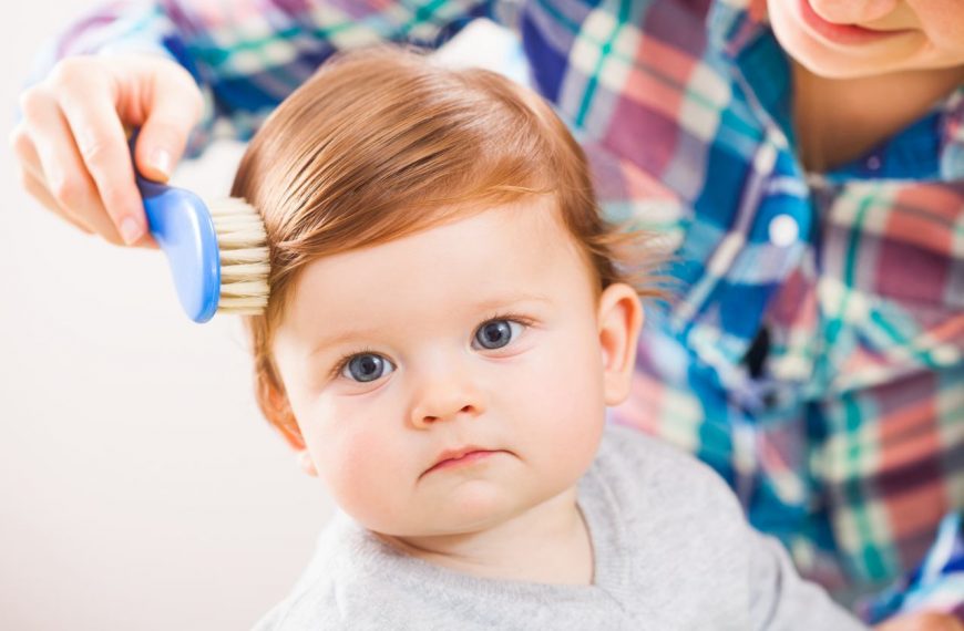 9 Cara Membuat Rambut Bayi Lebat Secara Alami