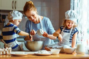 Ide Jenis Makanan untuk Kegiatan Memasak Bersama Anak