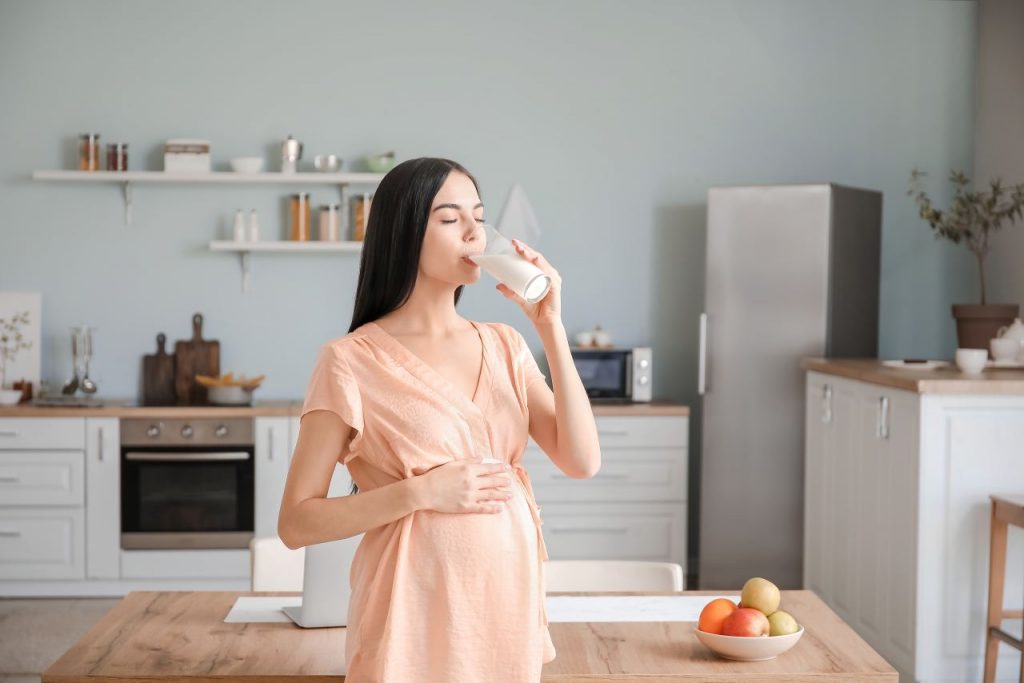 Ini Penjelasan Kapan Ibu Hamil Perlu Minum Susu