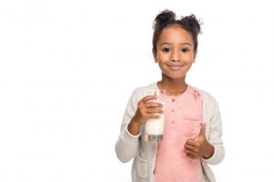 Minum Susu Bisa Membuat Anak Pintar, Ini Faktanya