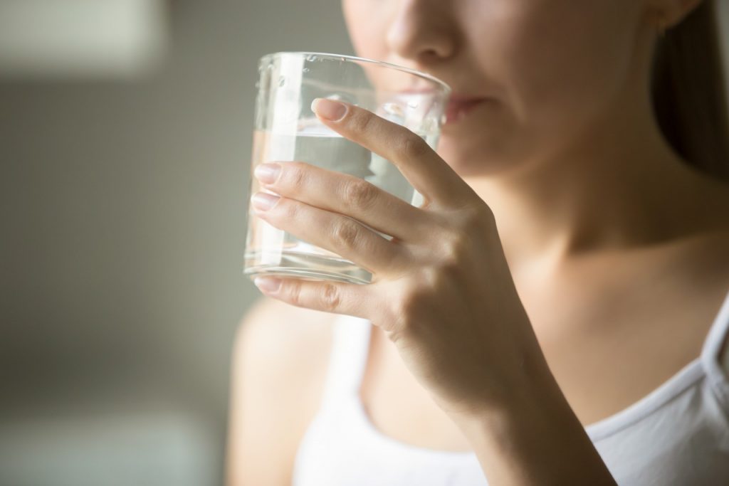 Ini Beberapa Manfaat Minum Air Putih Untuk Wajah