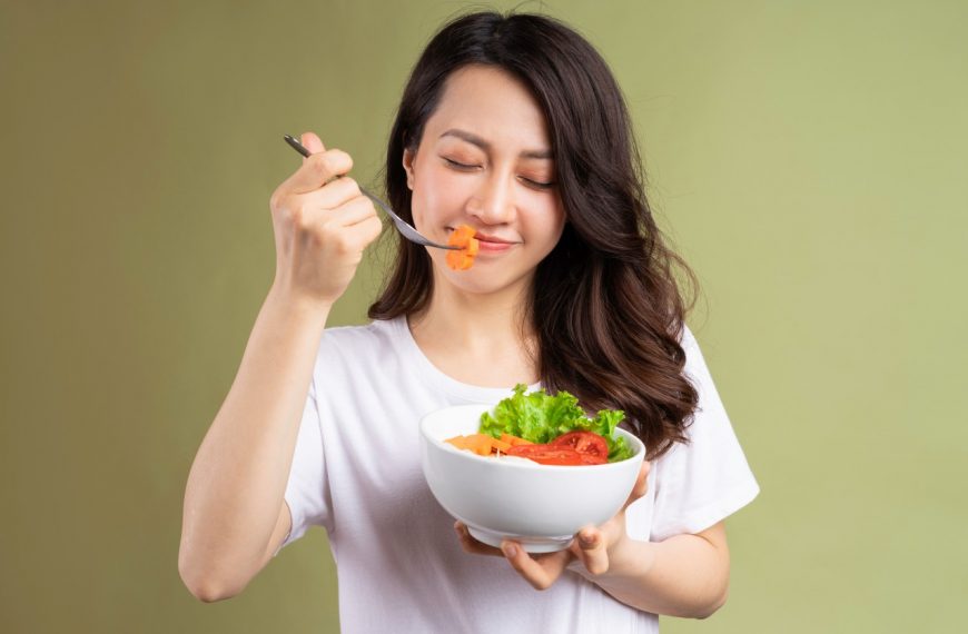 Penjelasan Apa Benar Makan 2 Kali Sehari Bisa Menurunkan Berat Badan