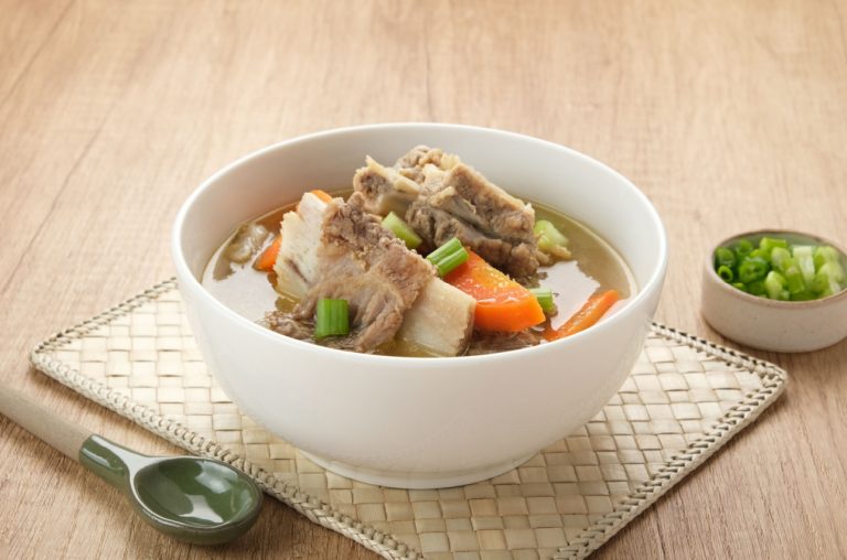 Resep Sop Iga Sapi Khas Betawi untuk Makan Siang Keluarga