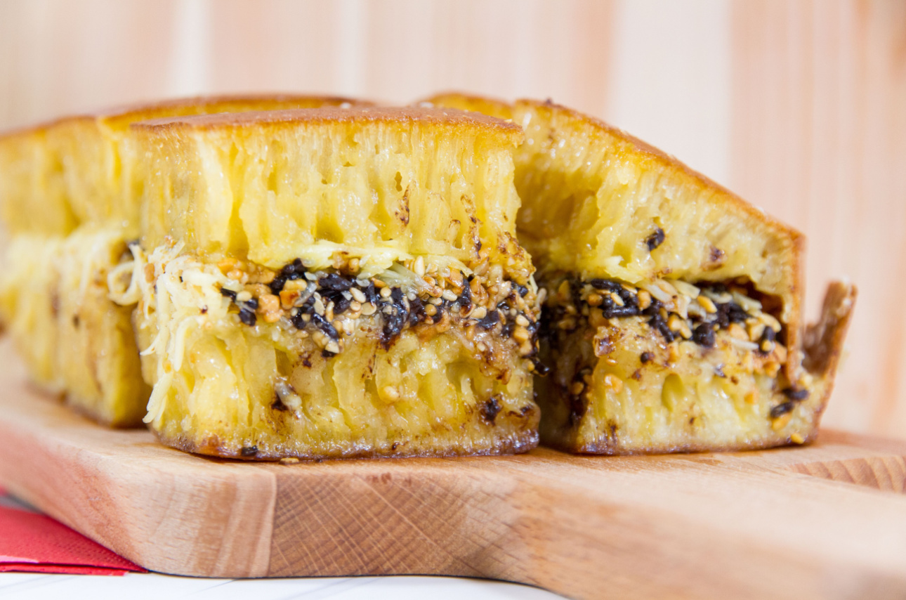 Coba Resep Martabak Manis Teflon Spesial Dengan Topping Keju - Official  Astronauts Blog