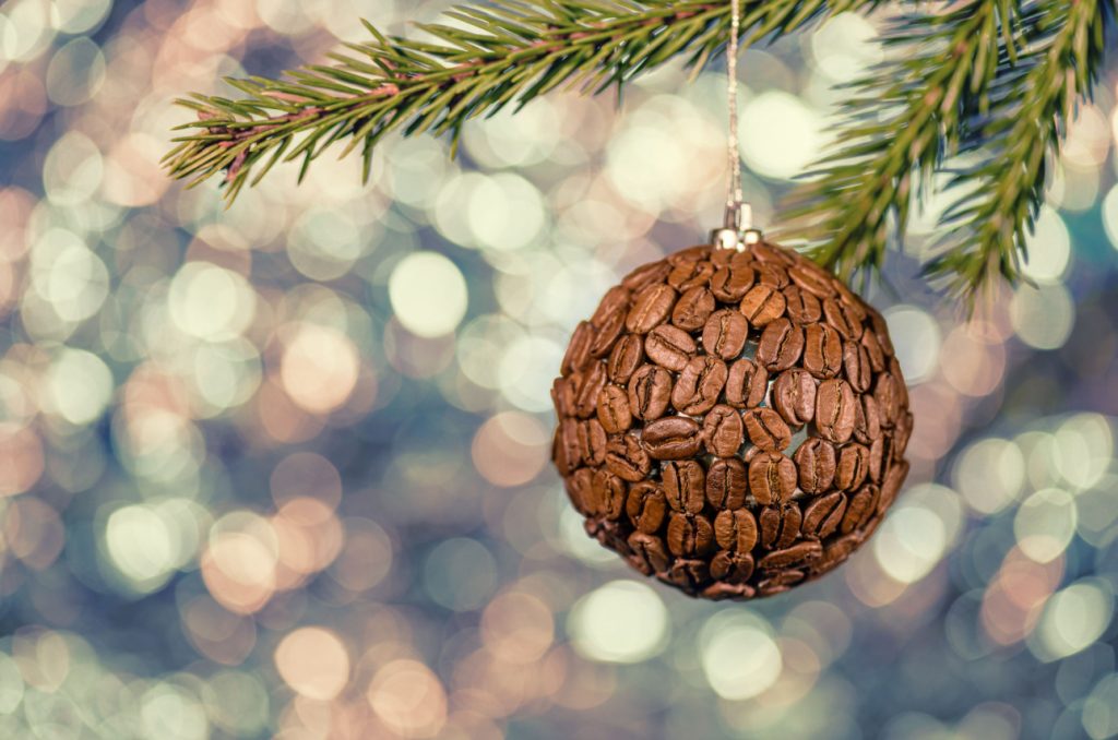 DIY Hiasan Pohon Natal dari biji-bijian