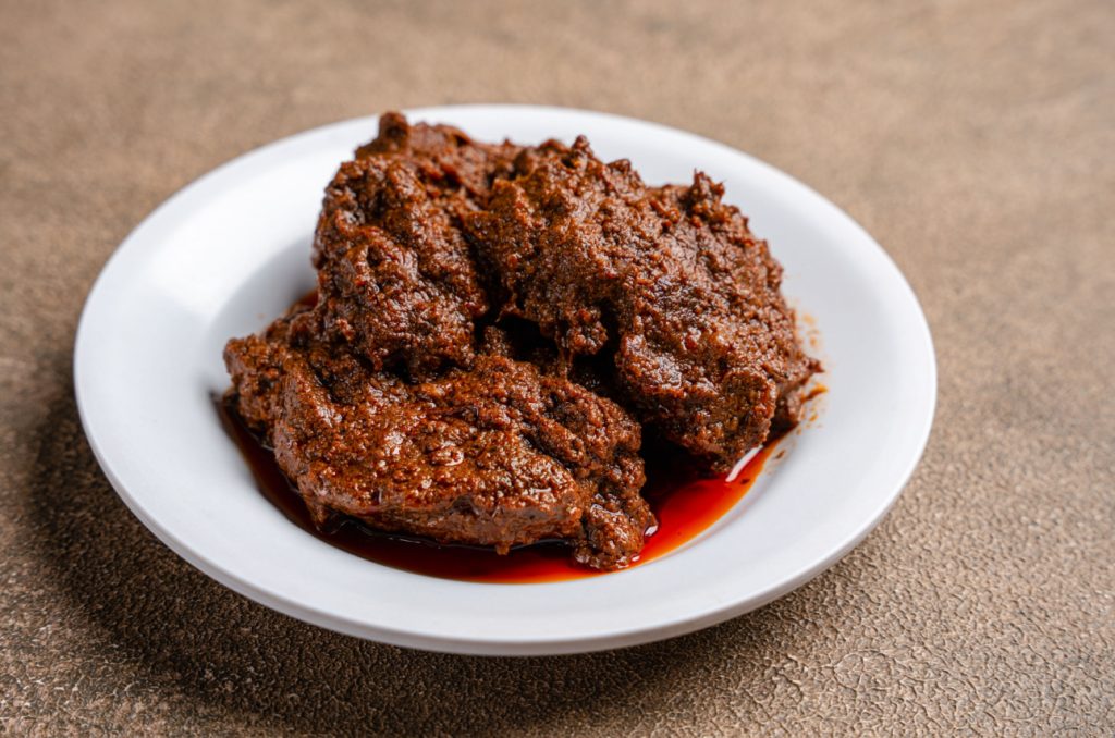 makanan khas daerah sumatera barat rendang