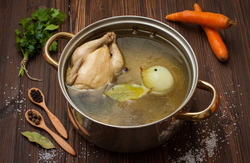 Cara Membuat Kaldu Ayam Homemade Dijamin Enak dan Gurih