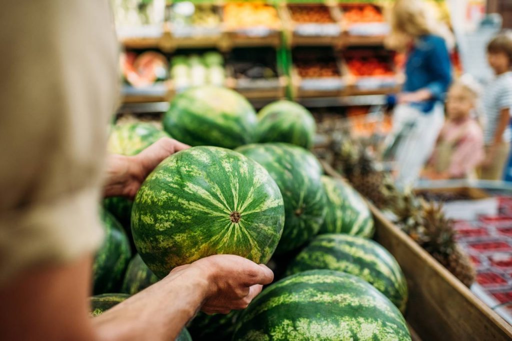 Cara Memilih Buah Semangka yang Manis dan Matang Sempurna